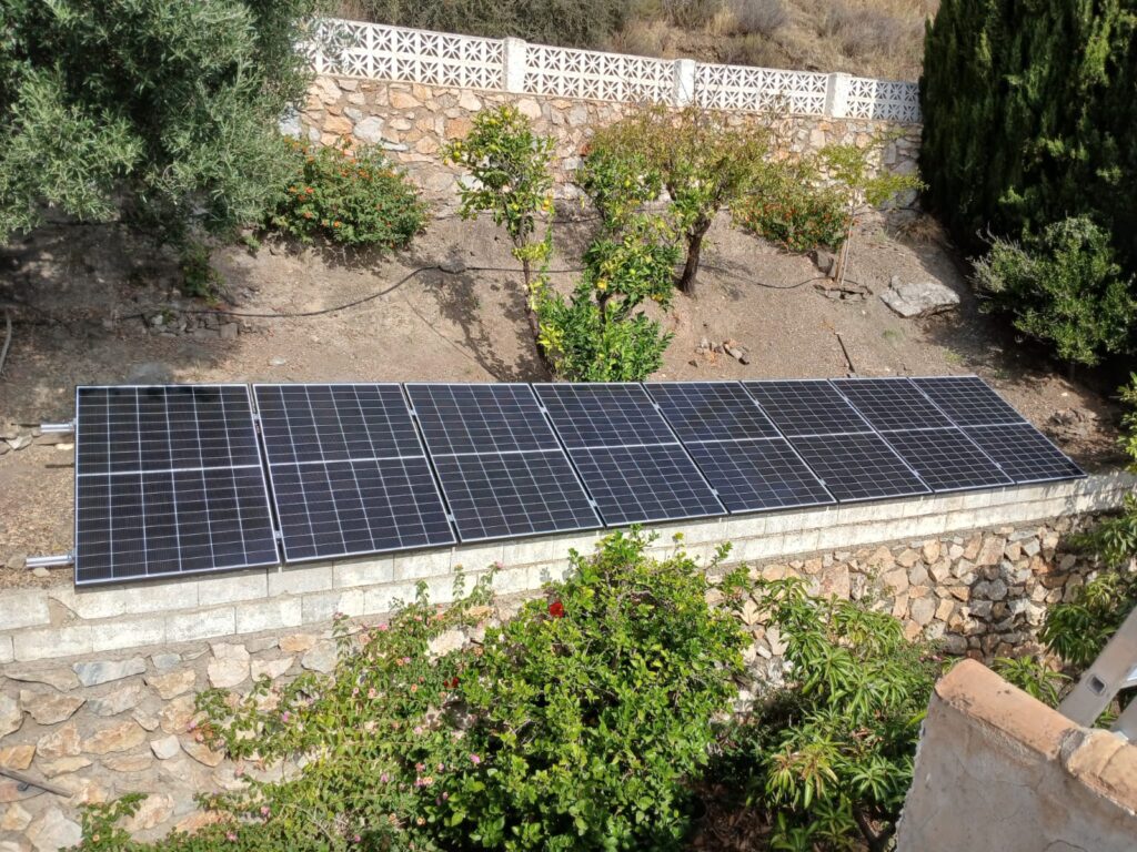 Instalación de 3 kW con microinversores en Salobreña.